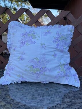 Rachel Ashwell, shabby chic Lilac clusters, throw pillow 17x17 💜